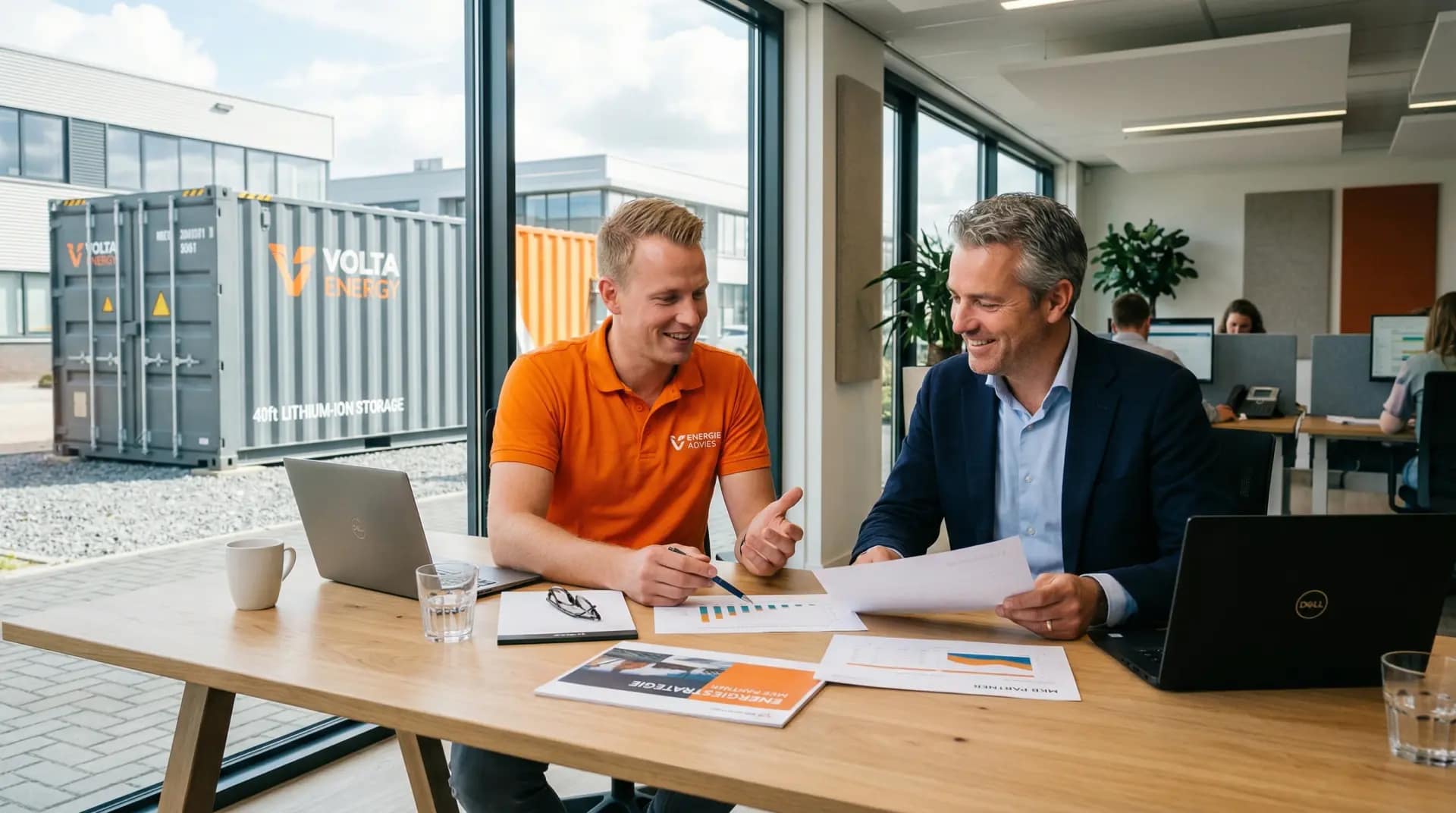 Ondernemer bespreekt subsidieaanvraag batterijopslag met energieadviseur