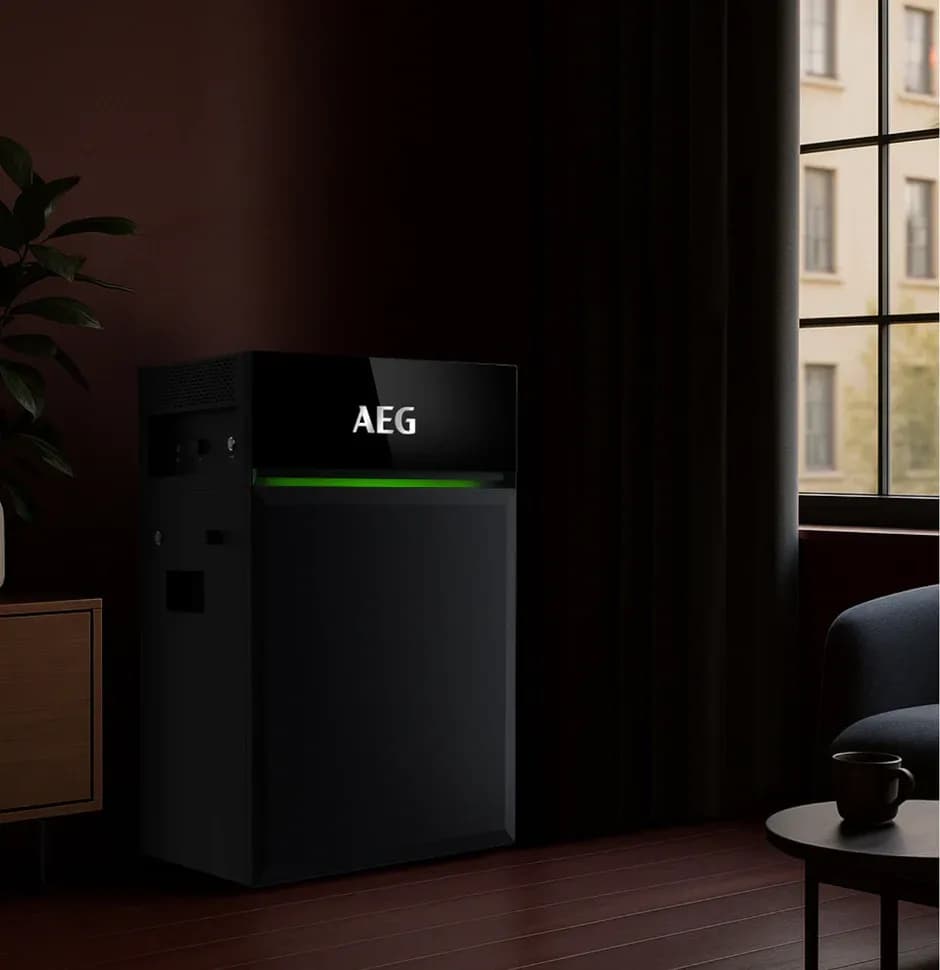 AEG Solarcube thuisbatterij geinstalleerd aan de muur in een Nederlandse woning