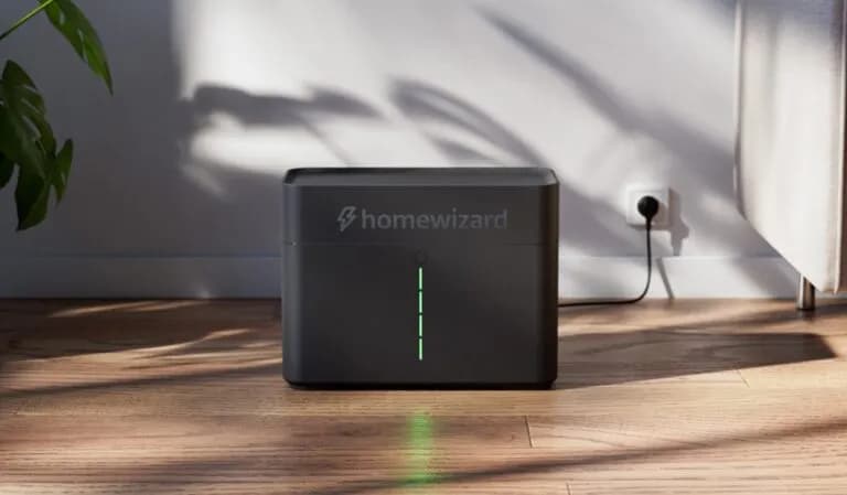 HomeWizard plug-in battery aangesloten op stopcontact